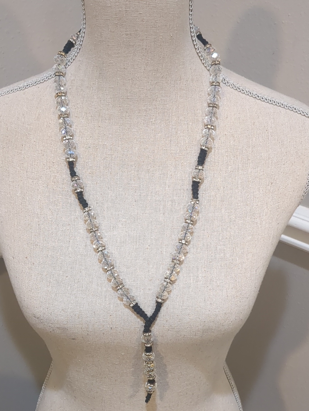 Y Shaped Crystal Bead Lariat Necklace in Clear and Black